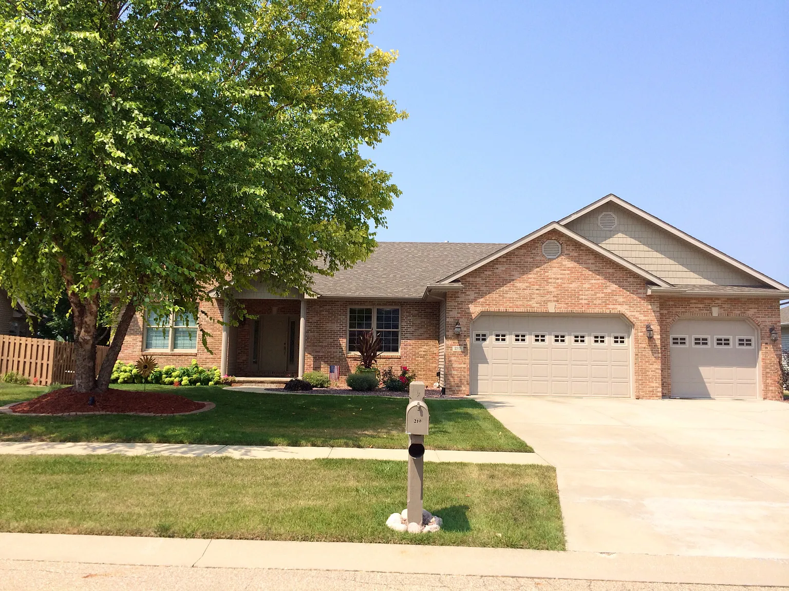 219 Marblestone Dr photo 1