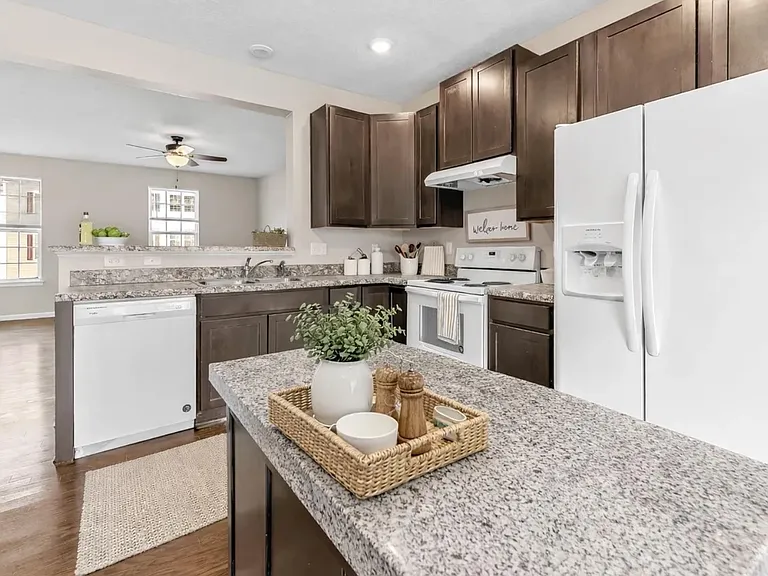 138 Inlet St — Photo 2