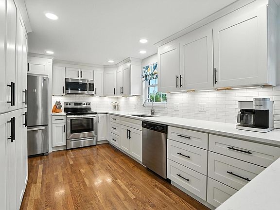 3rd image of 850 Hacienda Ct
