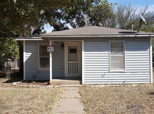 217 Ohio Ave, Graham, TX 76450