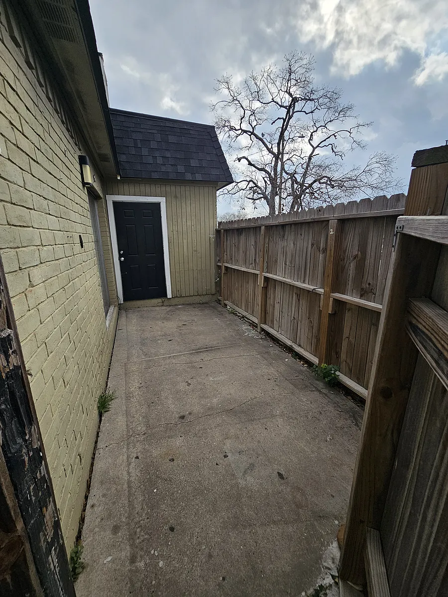 Building Photo - 5856 Horizon Dr