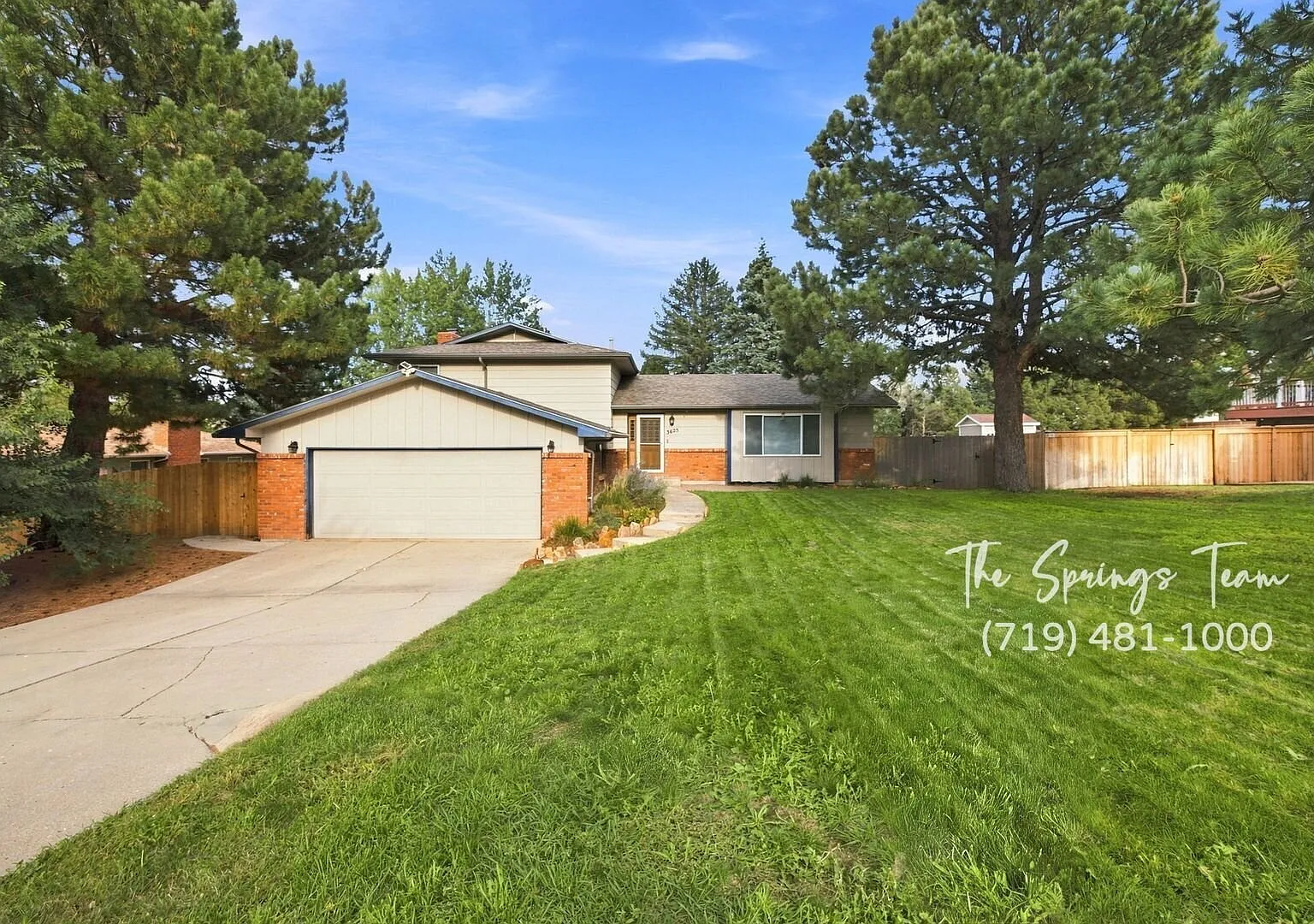 Spacious 4-Bedroom Home With Exceptional Palmer Park Access — Photo 1