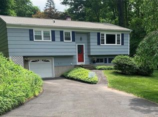 16 Pleasant St, Bethel, CT 06801