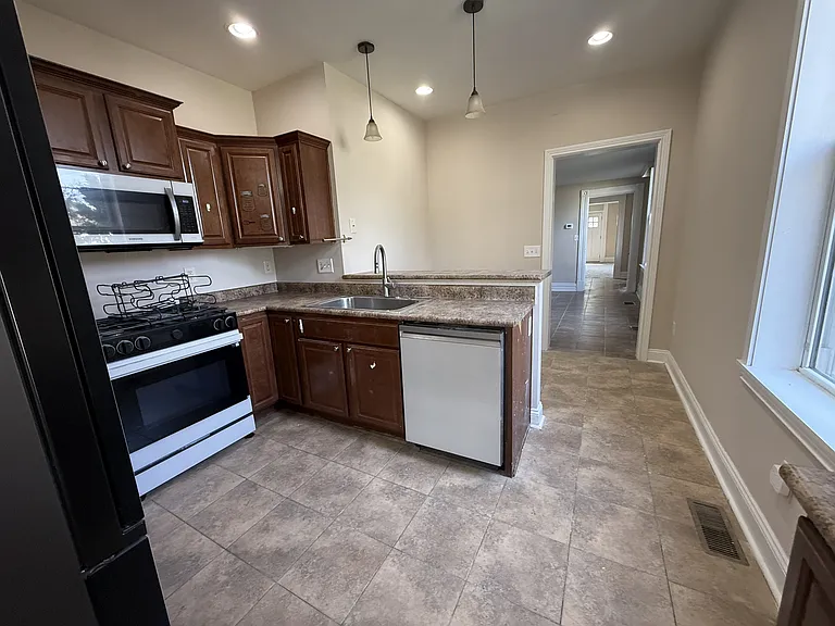 101 Shelby St — Photo 11