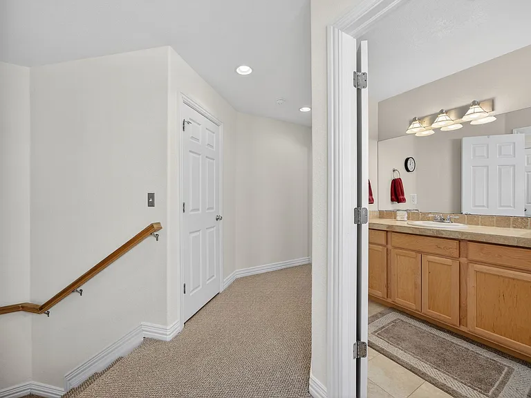 2933 Lawrence St — Photo 36
