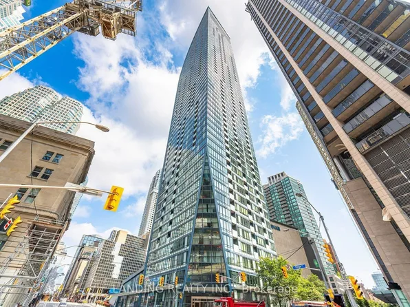 8 The Esplanade Ave #3304, Toronto, ON M5E 0A6