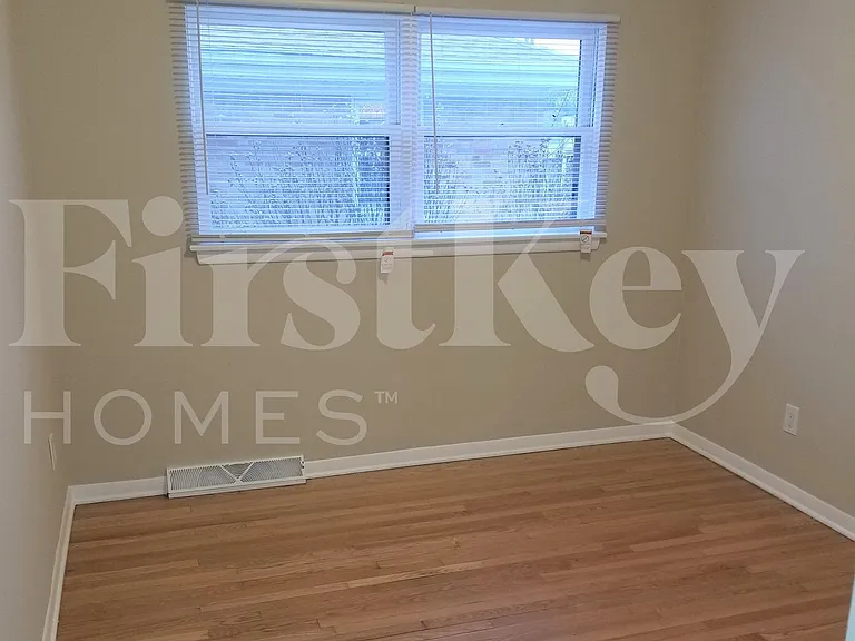 1526 Mandel Ave — Photo 6