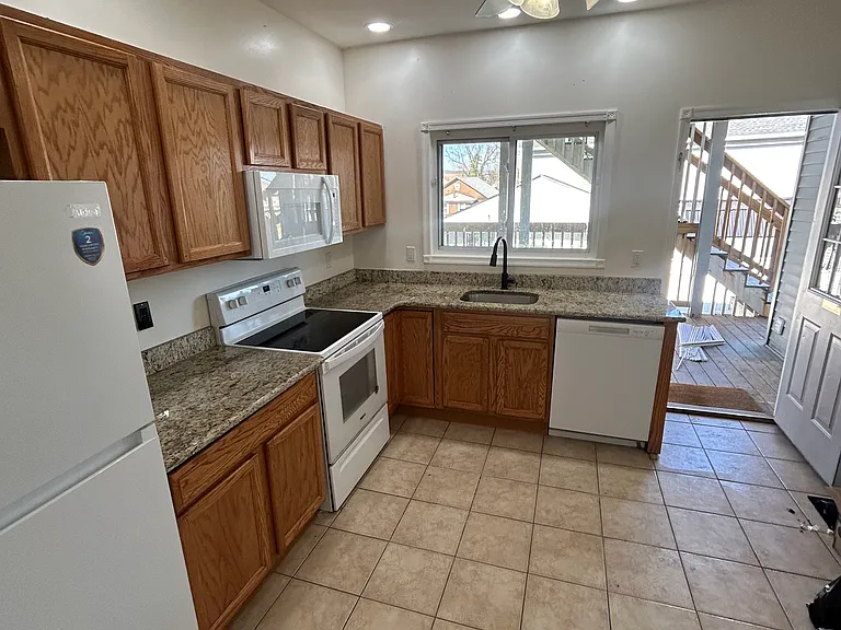 1202-1206 W Elm St #1W — Photo 5