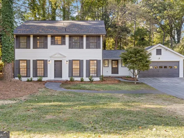 4045 White Oak Ln SW, Lilburn, GA 30047