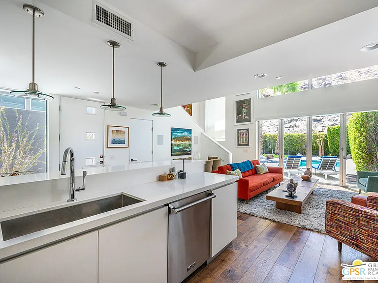1009 Iris Ln — Photo 11