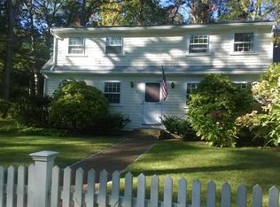 16 Oak Tree Ln, Tisbury, MA 02568