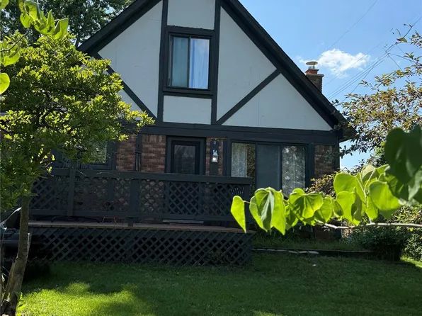 2441 Amelia Dr, Highland, MI 48356