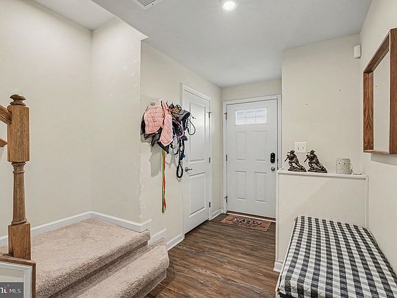 5th image of 606 Landing Dr