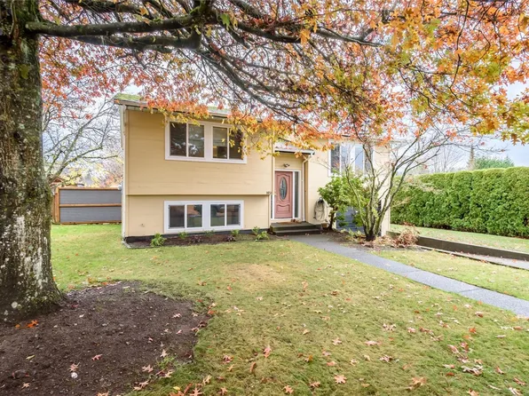 1651 Ascot Ave, Comox, BC V9M 1A8