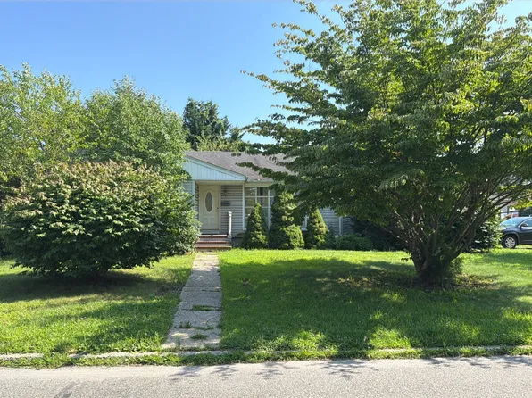236 Oakland Ave, Deer Park, NY 11729