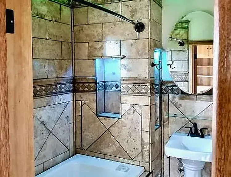 1920 W Riverside Ave #4 — Photo 8