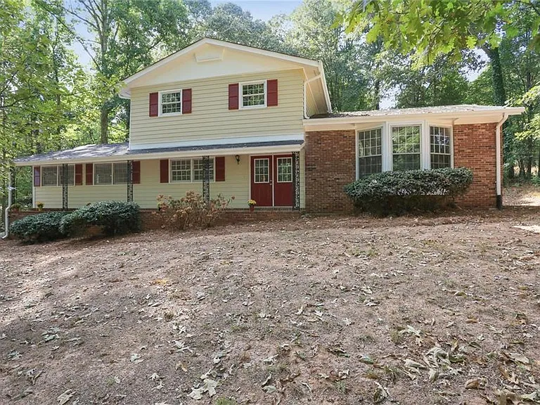 2270 Shawnee Trl — Photo 1