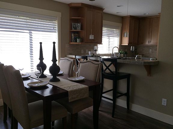 Dining & Kitchen