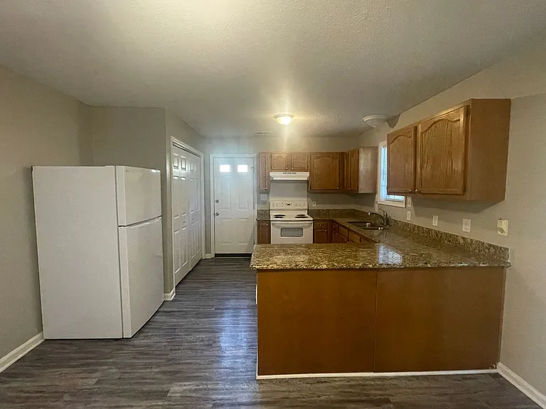 1620 Ervin Ln — Photo 8