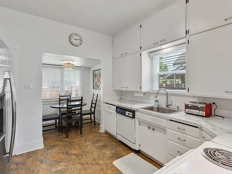 717 E Lakeside Ave — Photo 8