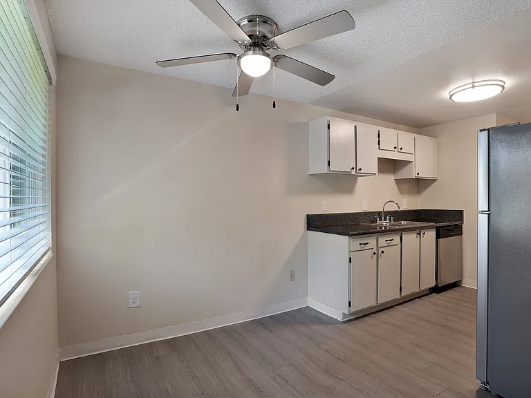 Maple Knoll Apartments — Photo 19