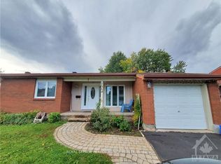 1064 Alenmede Cres, Ottawa, ON K2B 8H3