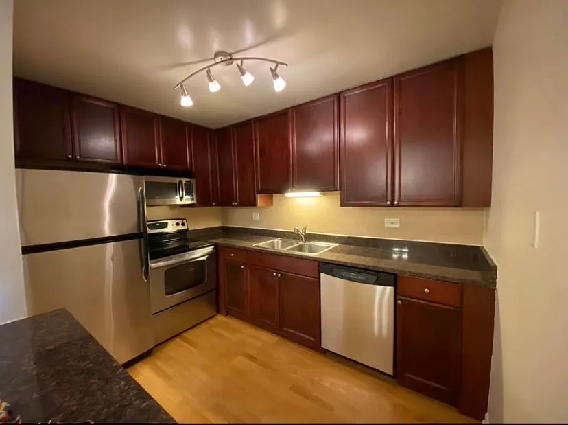 2 bed, 1000 sqft, $1,750 — Photo 3