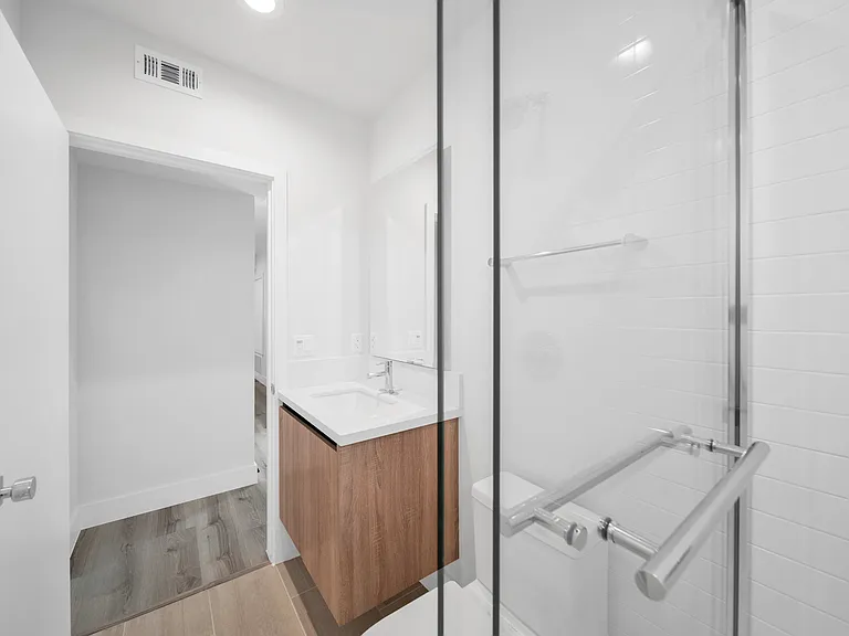 11516 Victory Blvd — Photo 39