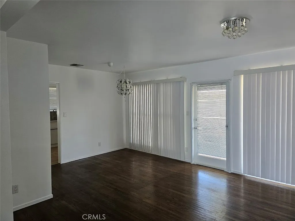 3 bed, 1234 sqft, $3,400 — Photo 2