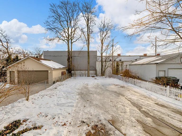 23921 Oxford St #2 — Photo 23