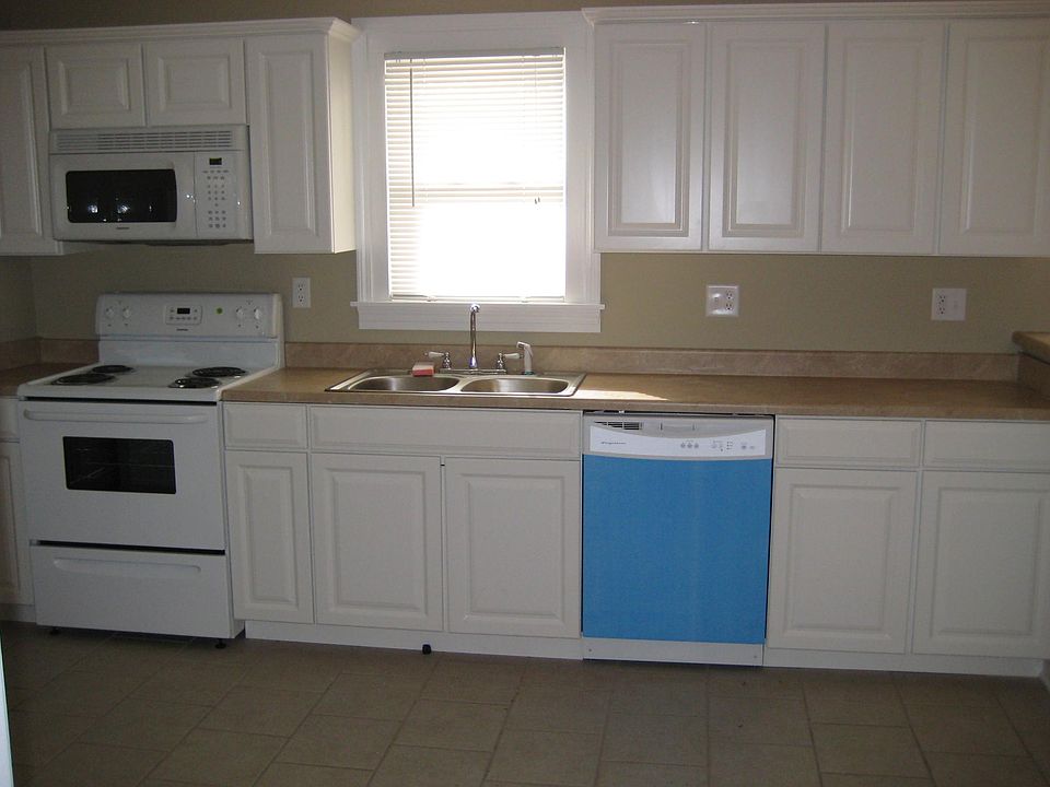 1st image of 928 Elm St APT 4