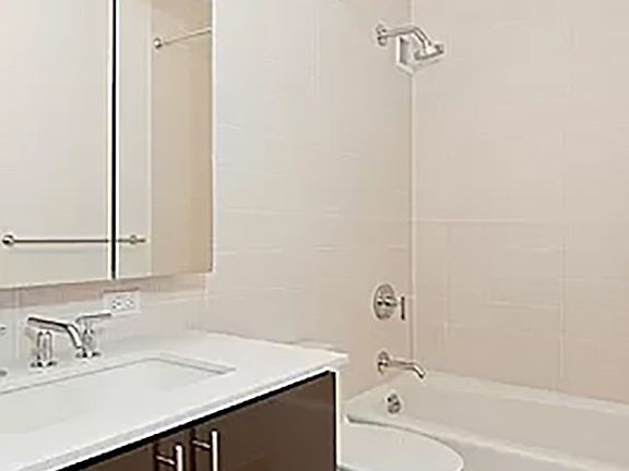 5th image of 300 E 40th St APT 4-V