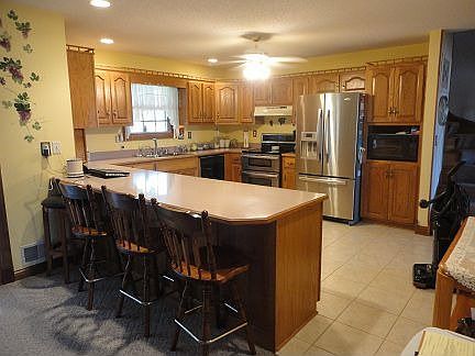 3rd image of 400 River Cliff Dr