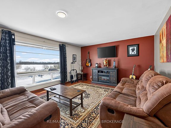 5th image of 3369 Perth Rd