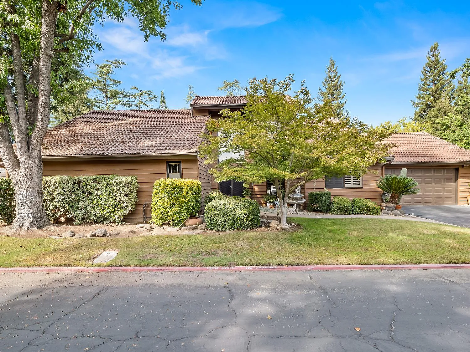 2059 W Barstow Ave photo 1