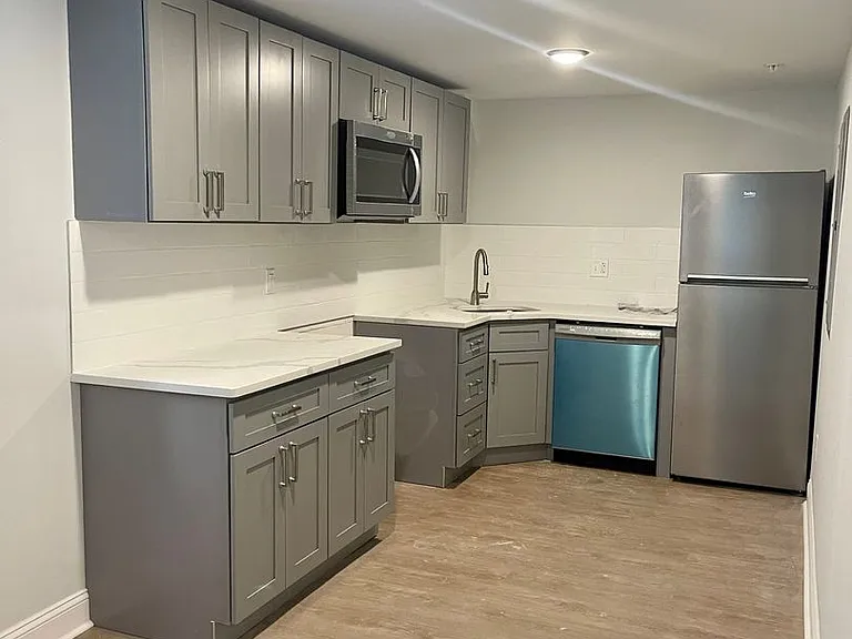 Stoneleigh Court Apartments — Photo 4