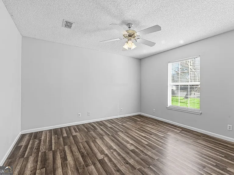 401 Maggie Way — Photo 12