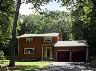 41 Partridge Hollow Rd, Gales Ferry, CT 06335