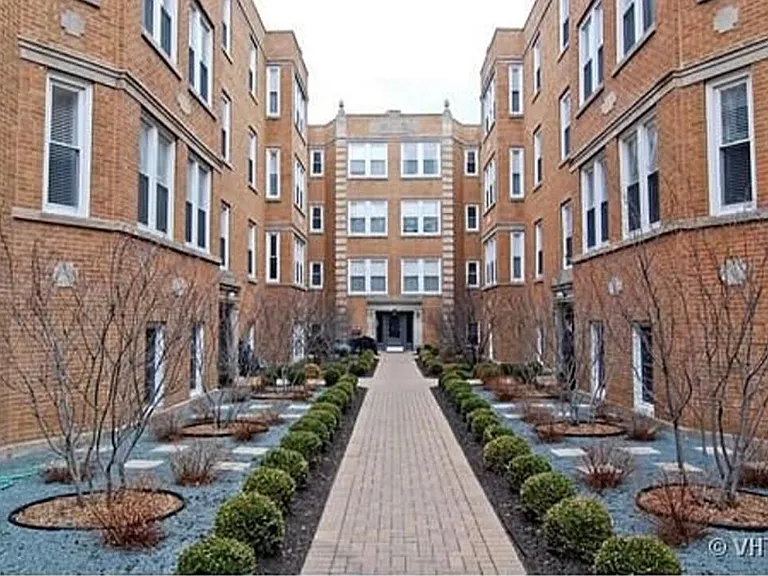 540 W Belmont Ave #1N — Photo 1