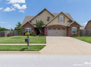 1874 S Doral Dr, Fayetteville, AR 72701