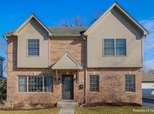 225 Parkside Ave, Itasca, IL 60143