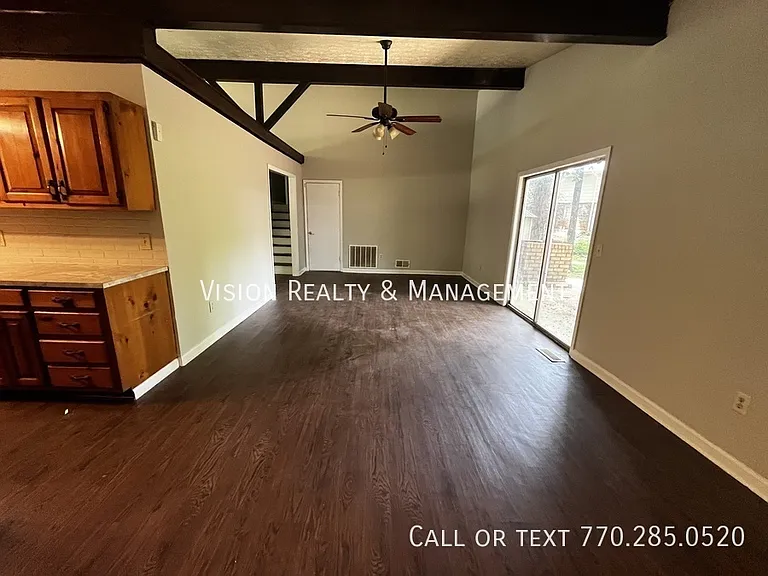 150 Castlegate Cir — Photo 16