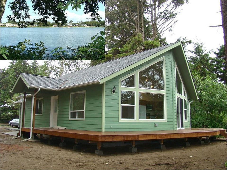 Rear of similar home w/ snapshot of Duck Lake.