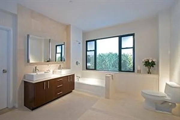 Sold by Douglas Elliman | media 18