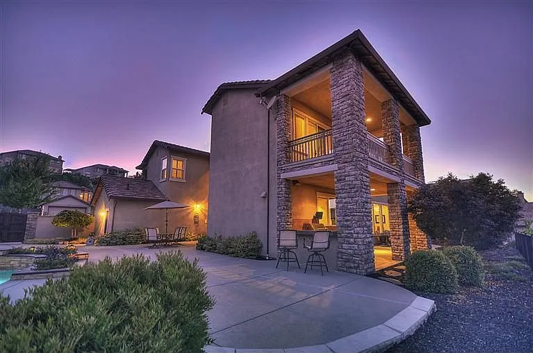 5135 Mertola Dr photo 1