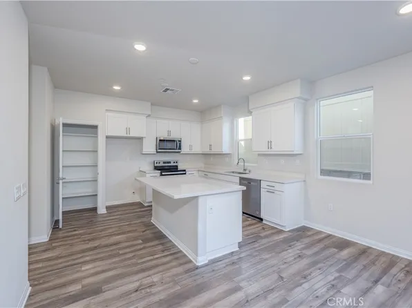 466 Meyer Pl, Upland, CA 91786