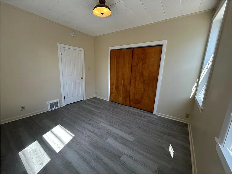 50 W Garrison St #1 — Photo 8