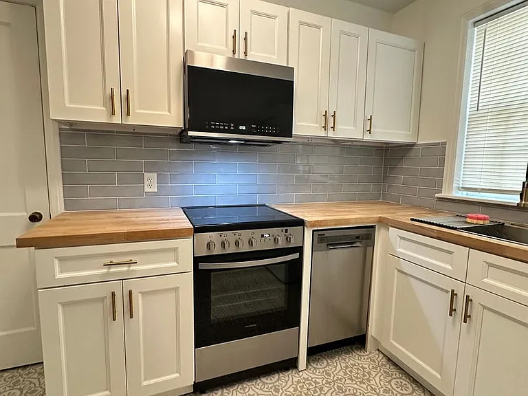 3411 Bull St — Photo 9