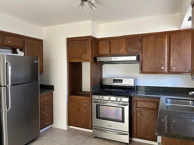 2 bed, 900 sqft, $2,250 — Photo 2