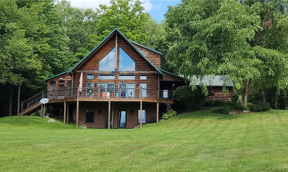 1st image of 351 Clancy Rd